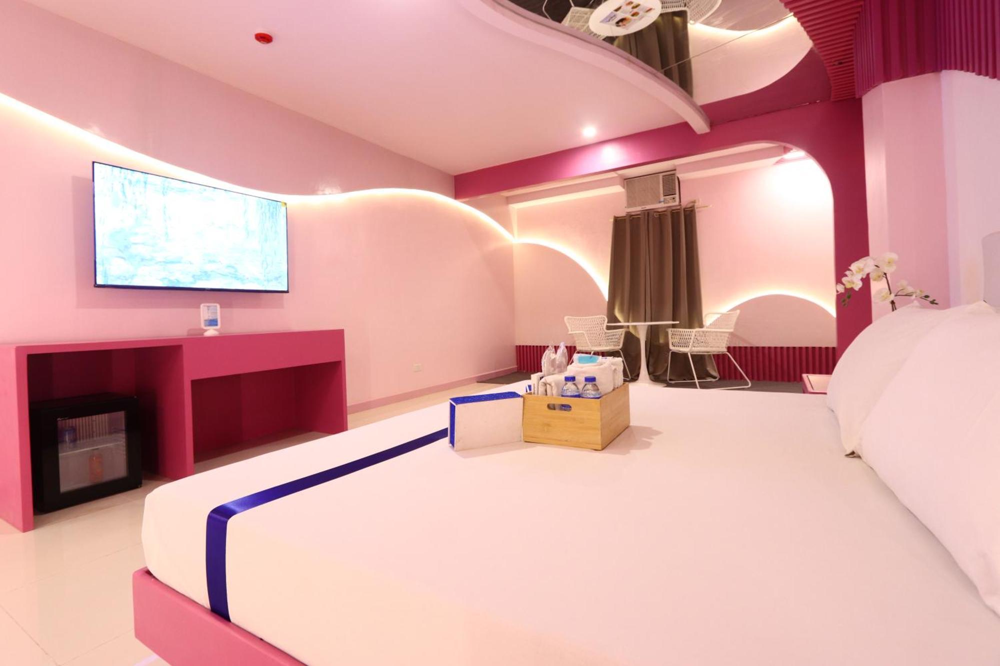 Hotel Dreamworld East Ortigas Pasig City Екстериор снимка